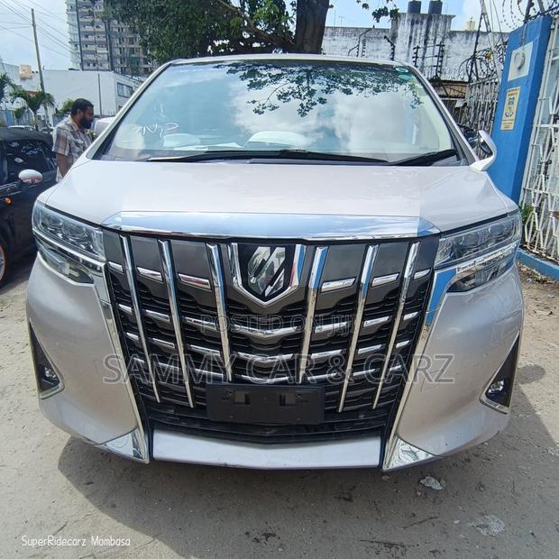 Toyota Alphard 2018 Gold