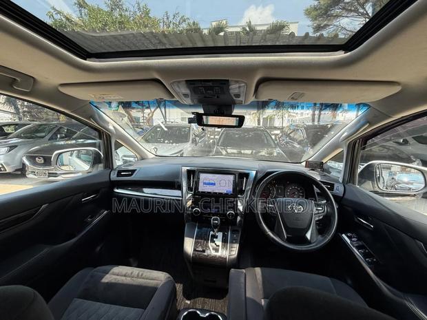Toyota Alphard 2.5 Petrol FWD 2018 Pearl