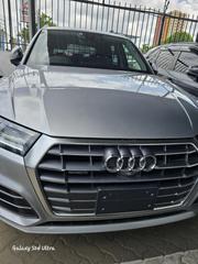 Audi Q5 2018 Gray for sale