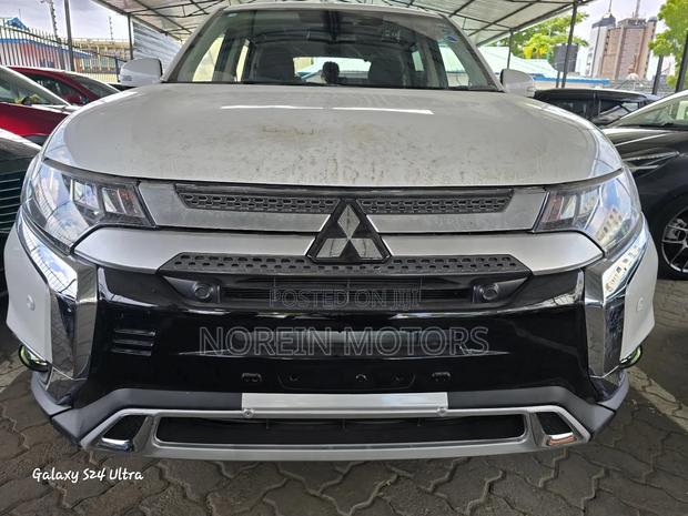 Mitsubishi Outlander 2019 Off white