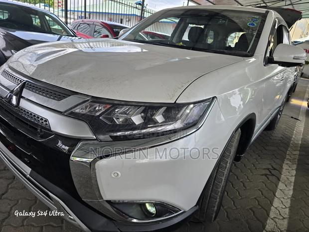 Mitsubishi Outlander 2019 Off white