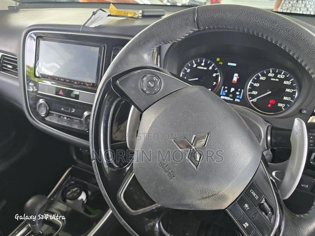 Mitsubishi Outlander 2019 Off white