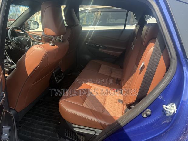 Toyota Harrier 2.0 2018 Blue