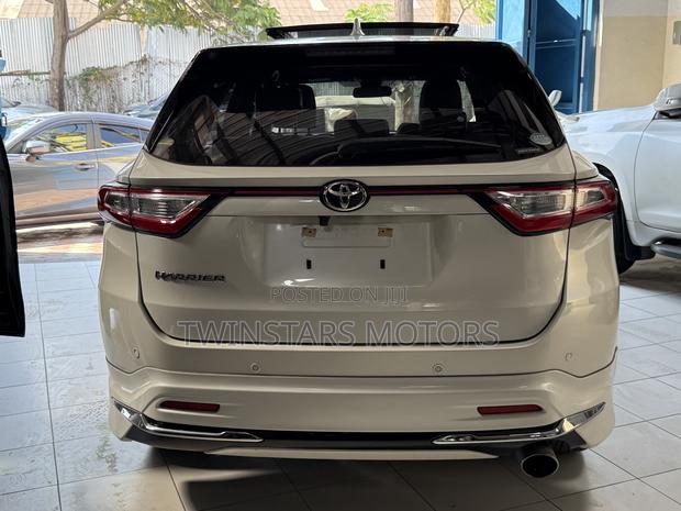 Toyota Harrier 2.0 2018 White