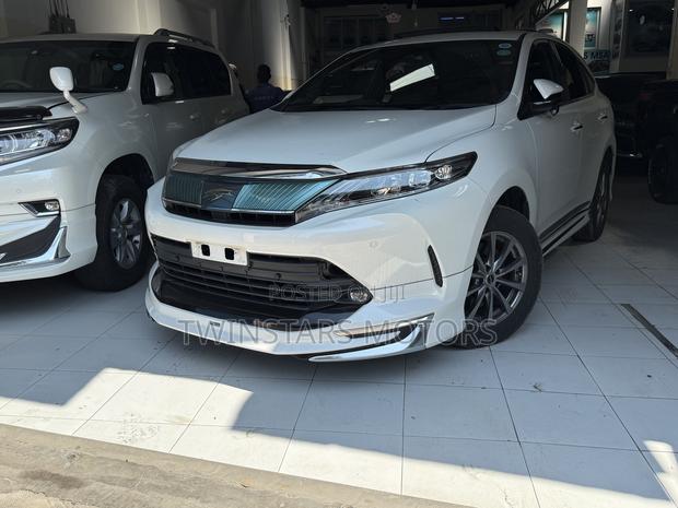 Toyota Harrier 2.0 2018 White