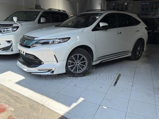 Toyota Harrier 2.0 2018 White