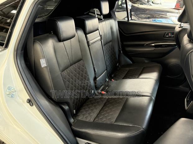 Toyota Harrier 2.0 2018 White