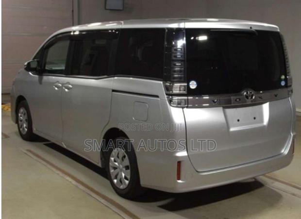 Toyota Voxy 2018 Silver