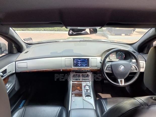 Jaguar XF 2.0L 2013 Beige