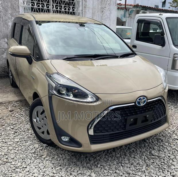 Toyota Sienta 2019 Beige