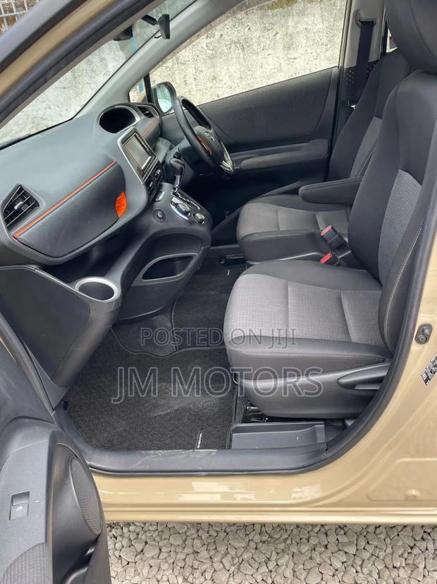 Toyota Sienta 2019 Beige