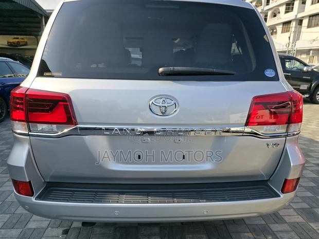 Toyota Land Cruiser 2018 Silver