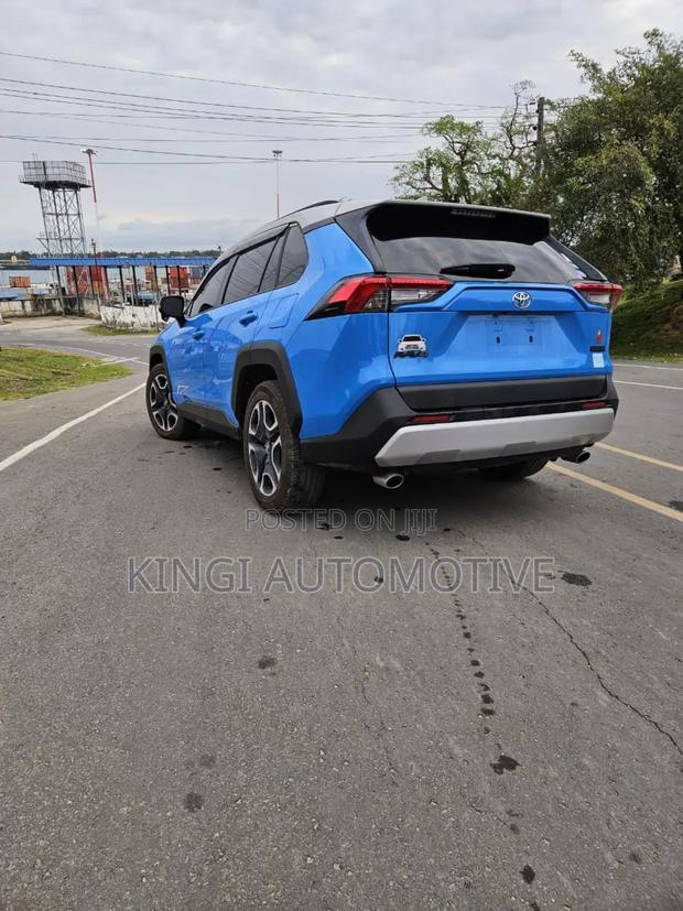 Toyota RAV4 Adventure 2019 Blue