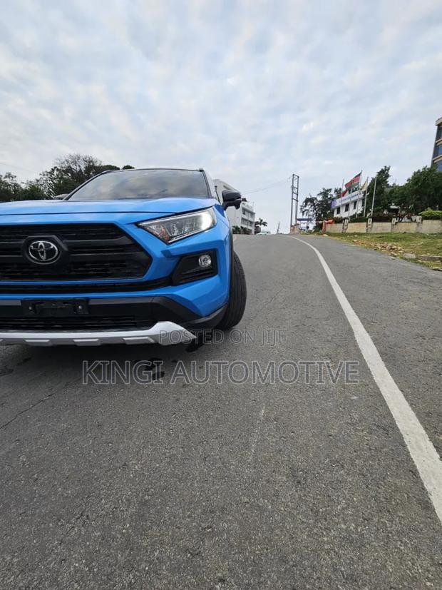 Toyota RAV4 Adventure 2019 Blue