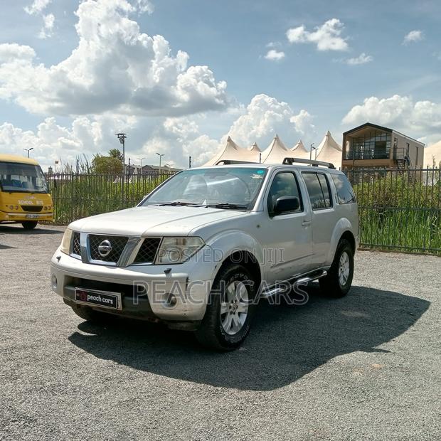 Nissan Pathfinder LE 4x4 2005 Silver