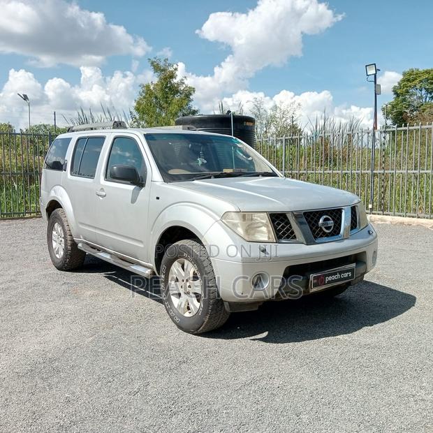 Nissan Pathfinder LE 4x4 2005 Silver