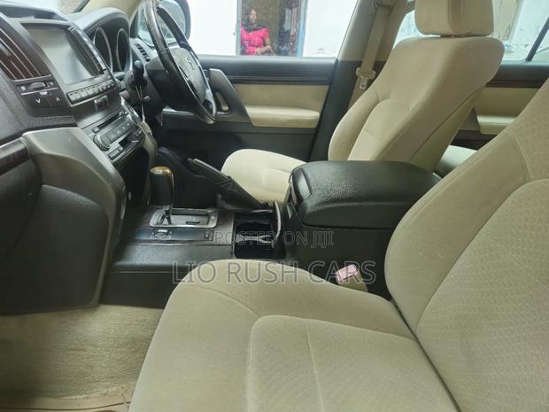 Toyota Land Cruiser 2009 White