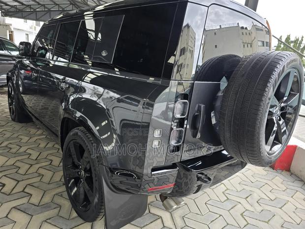 Land Rover Defender 2024 Black