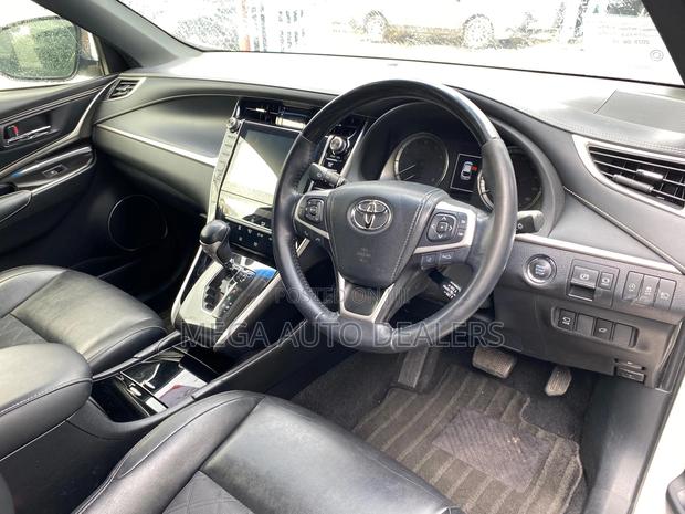 Toyota Harrier 2.0 2018 White