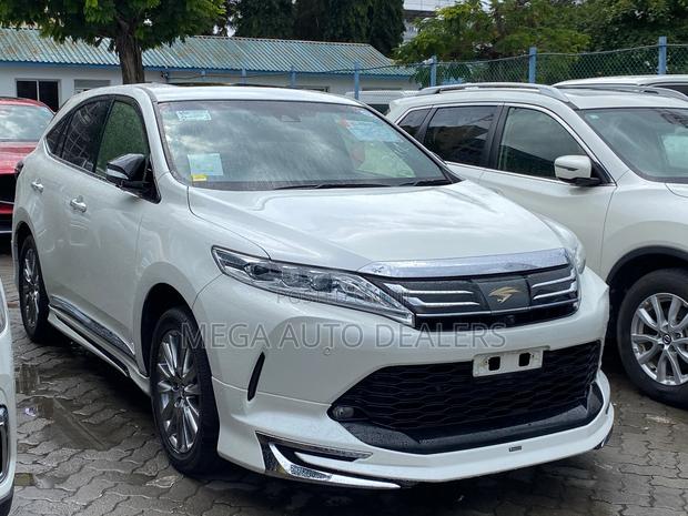 Toyota Harrier 2.0 2018 White