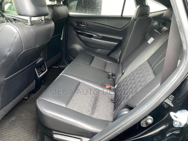 Toyota Harrier 2.0 2018 Black