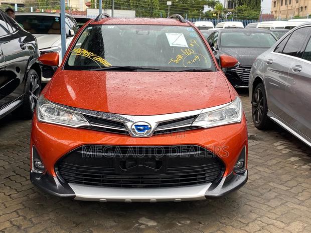 Toyota Corolla Fielder 1.5 Hybrid FWD 2018 Orange