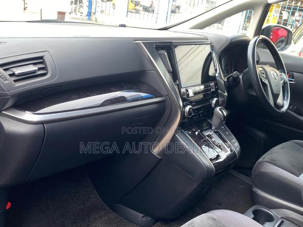 Toyota Alphard 2018 White