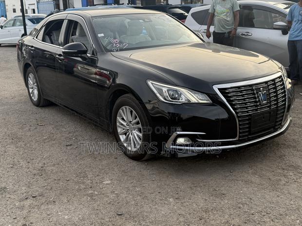 Toyota Crown 2018 Black
