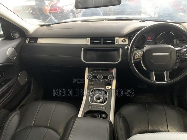 Land Rover Range Rover Evoque HSE 4x4 5-Door 2018 White