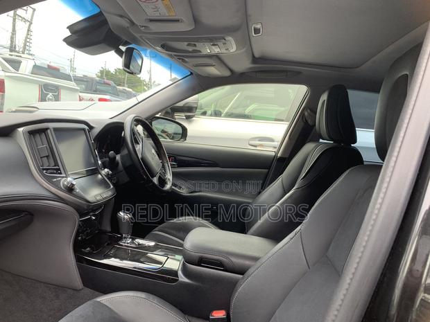Toyota Crown 2018 Black