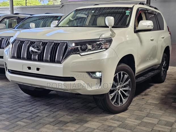Toyota Land Cruiser Prado 2.8 2021 Off white