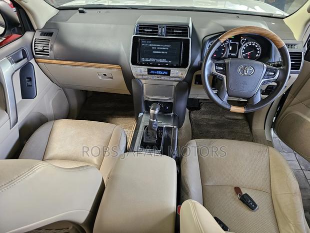 Toyota Land Cruiser Prado 2.8 2021 Off white