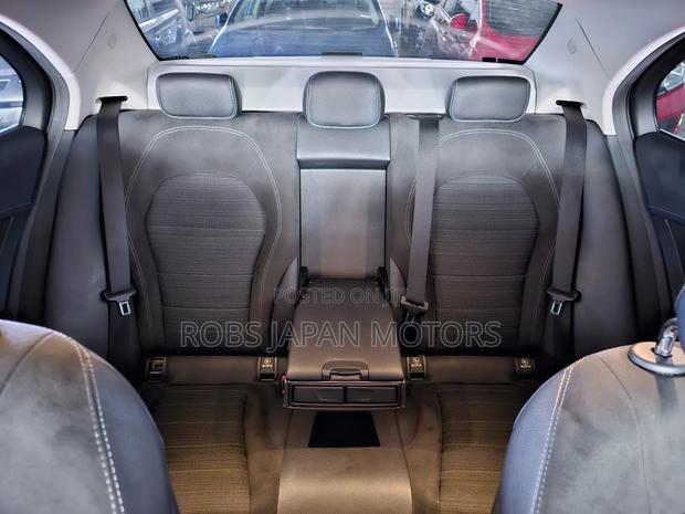 Mercedes-Benz C200 2017 Pearl