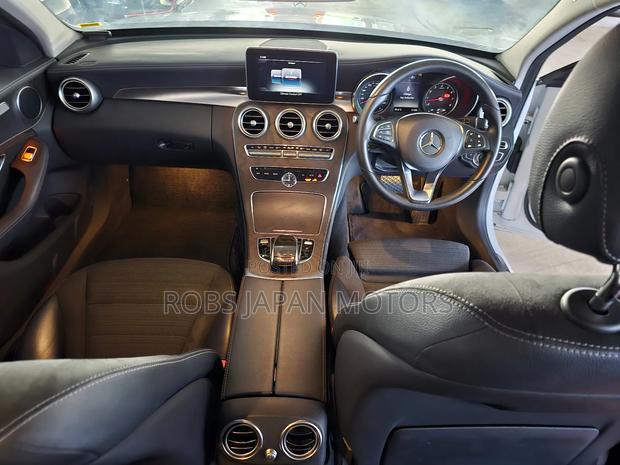 Mercedes-Benz C200 2017 Pearl