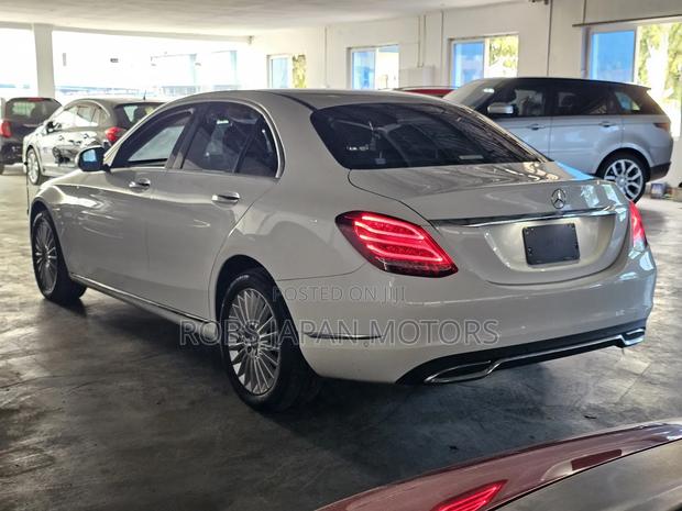 Mercedes-Benz C200 2017 Pearl