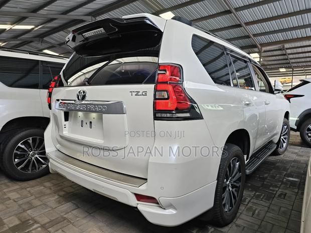 Toyota Land Cruiser Prado 2.8 2019 Off white