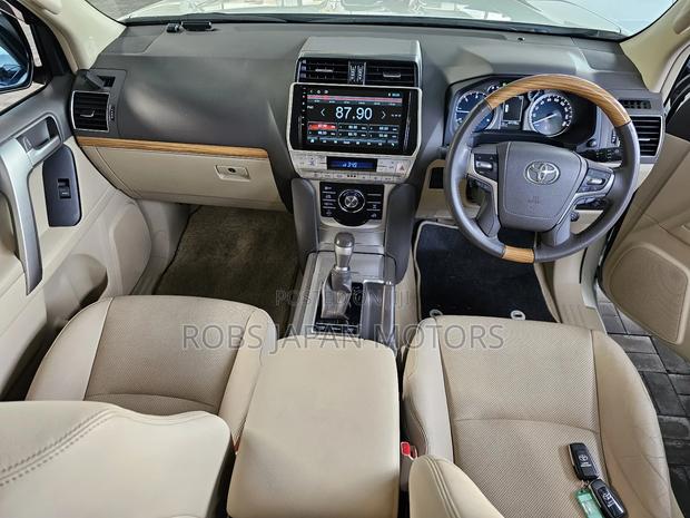 Toyota Land Cruiser Prado 2.8 2019 Off white
