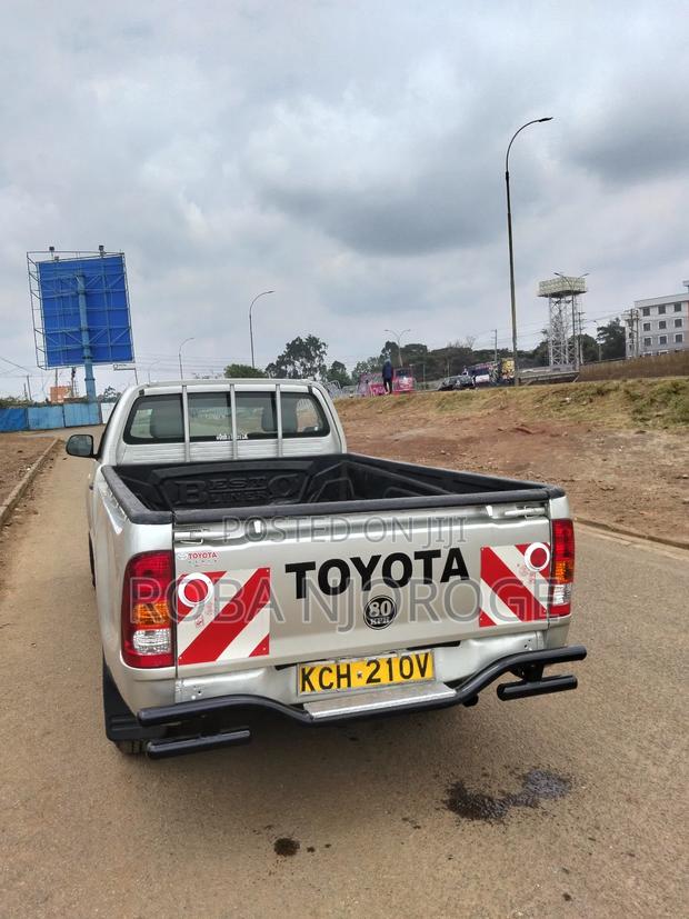 Toyota Hilux 2.5 D-4D SRX 2010 Pearl