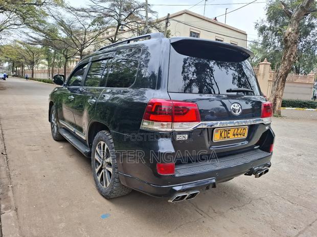 Toyota Land Cruiser 4.6 V8 ZX 2016 Matt Black