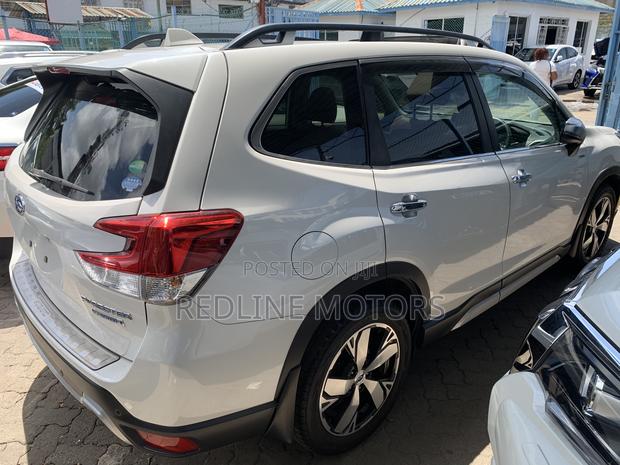 Subaru Forester 2.5i Premium AWD 2018 Off white