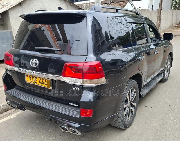 Toyota Land Cruiser 4.6 V8 ZX 2016 Black