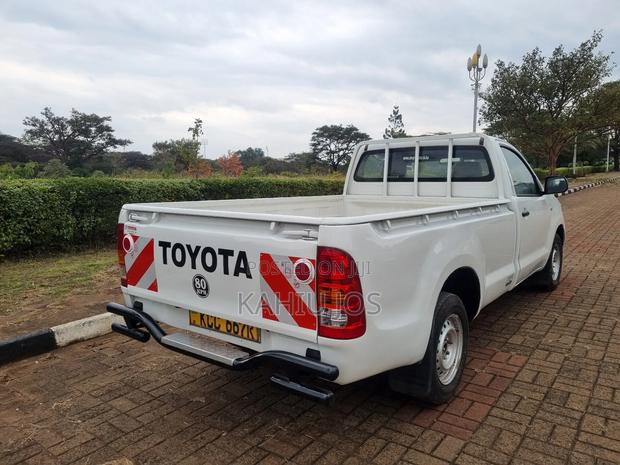 Toyota Hilux 2007 White