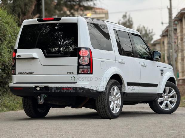 Land Rover Discovery 2015 White
