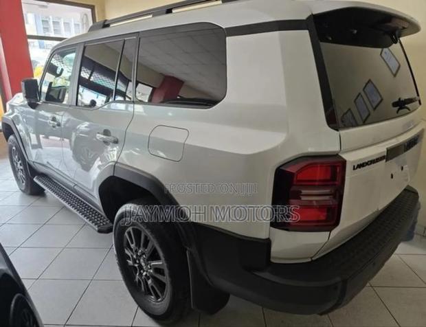 Toyota Land Cruiser Prado 2024 White