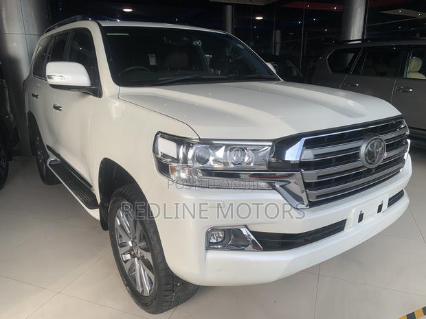 Toyota Land Cruiser 4.6 V8 ZX 2018 White