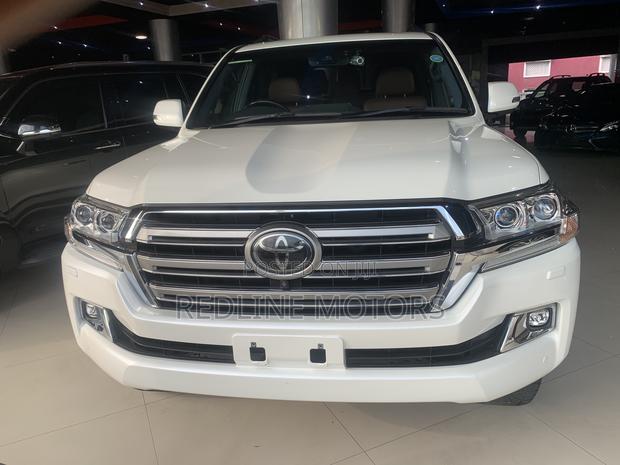 Toyota Land Cruiser 4.6 V8 ZX 2018 White