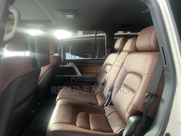 Toyota Land Cruiser 4.6 V8 ZX 2018 White