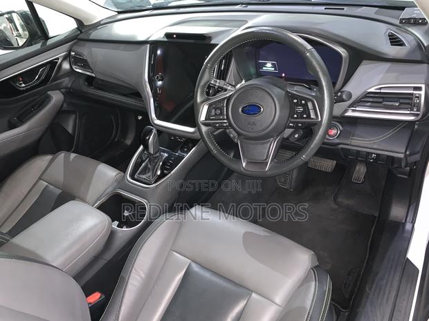 Subaru Outback Premium 2022 White