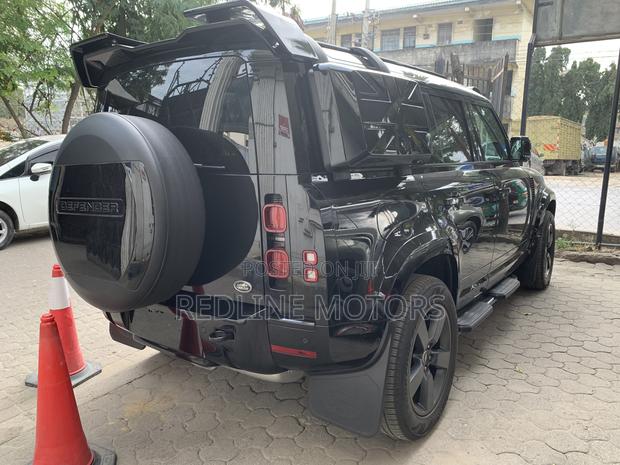 Land Rover Defender SE 2023 Black