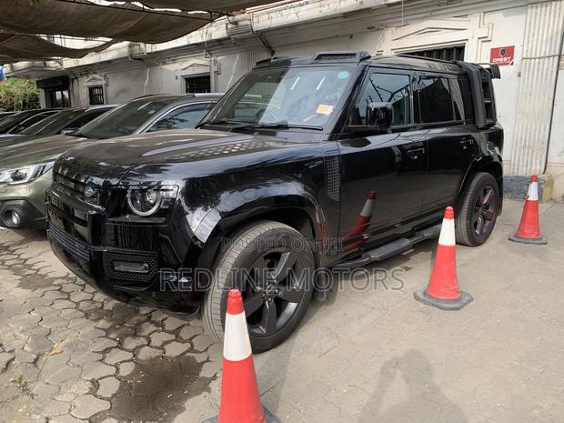 Land Rover Defender SE 2023 Black